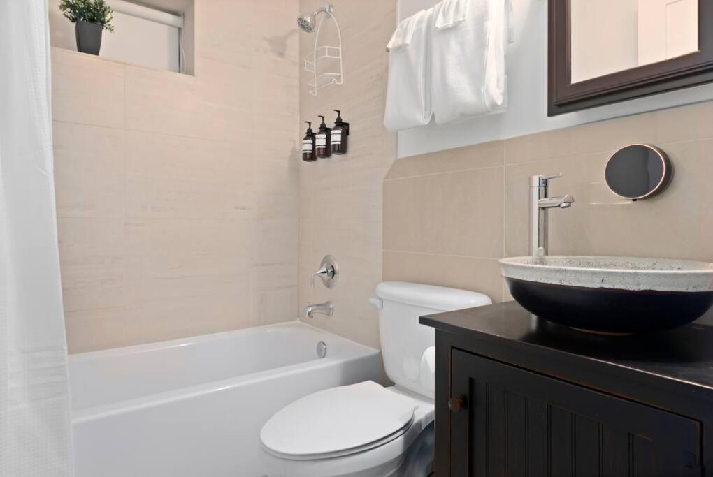 Upscale 2Br Apartment With Patio Washington Buitenkant foto